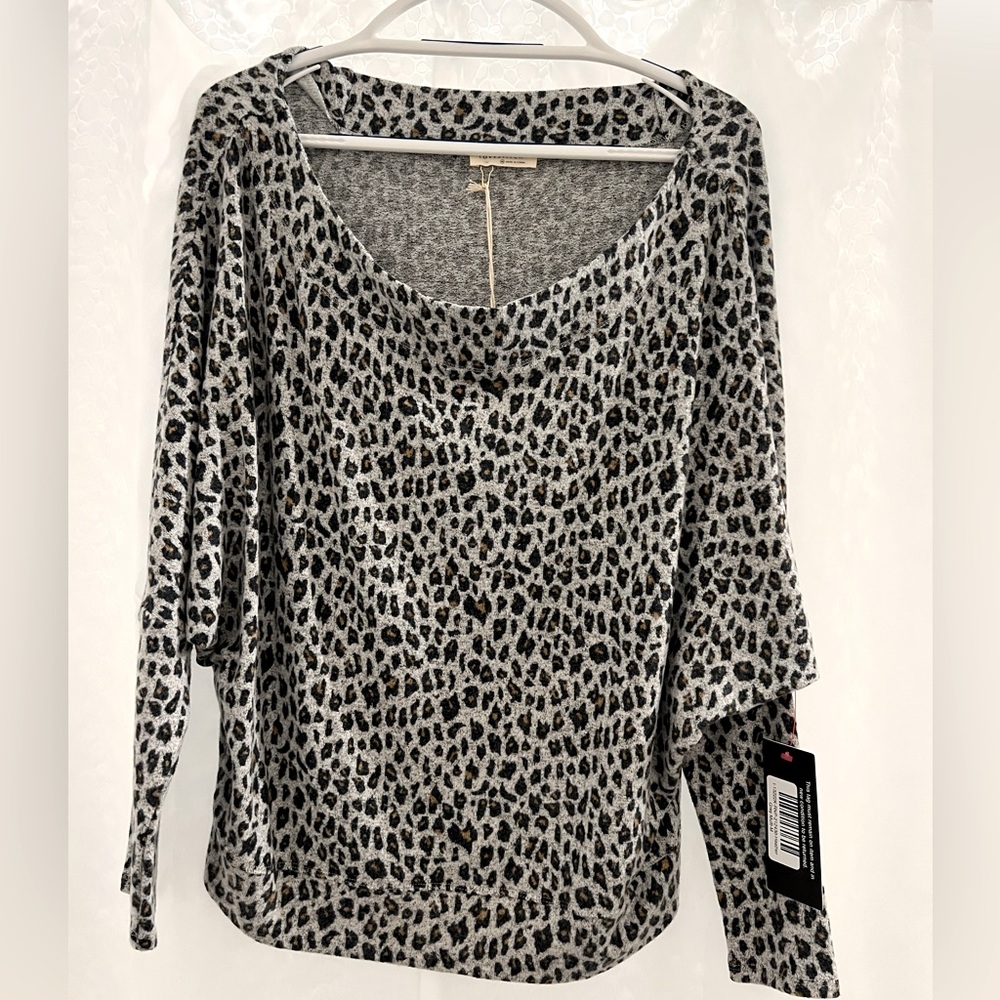 Off the shoulder leopard top